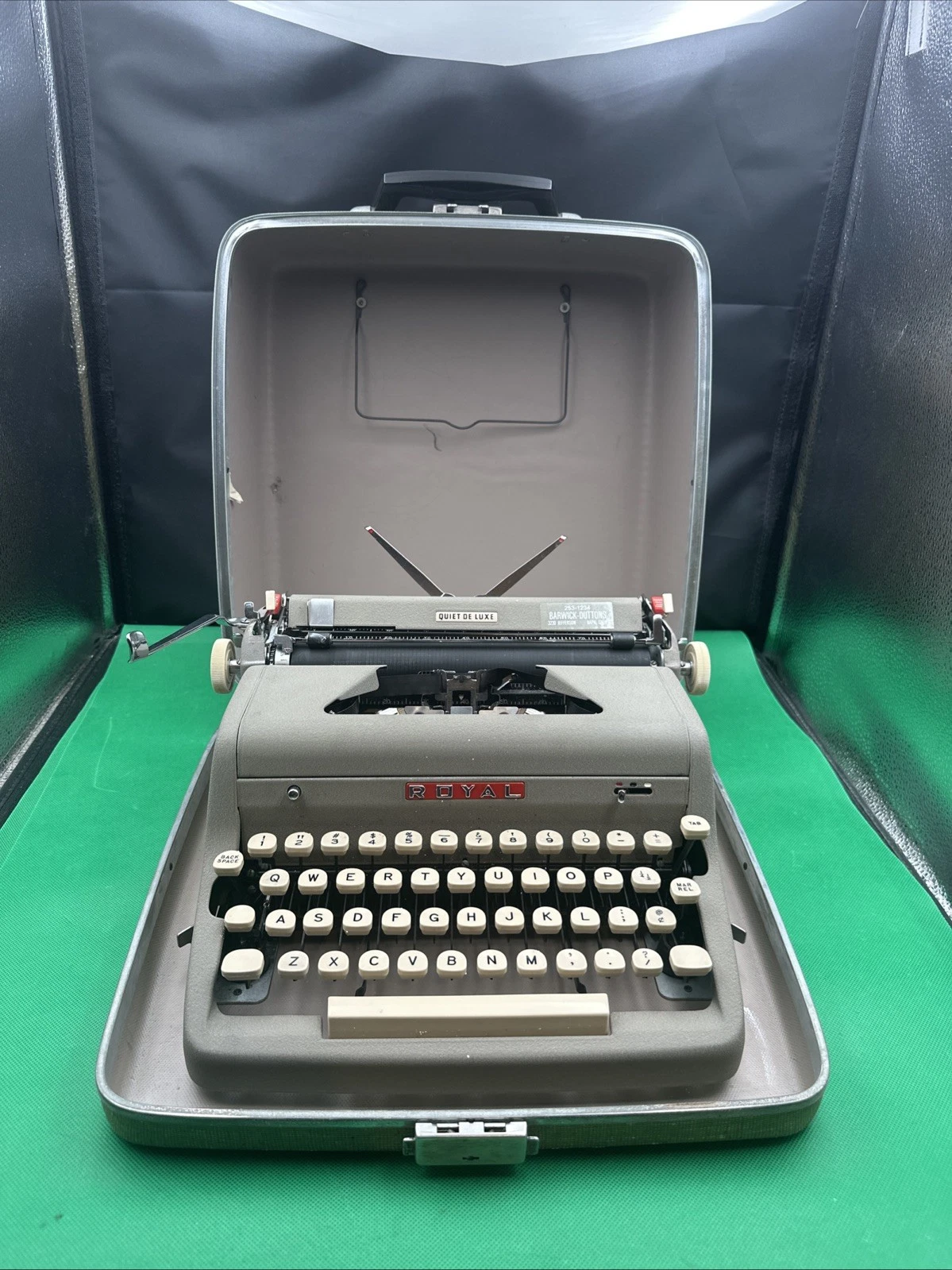 Royal Quiet De Luxe (1939-1941 Glass-Key)