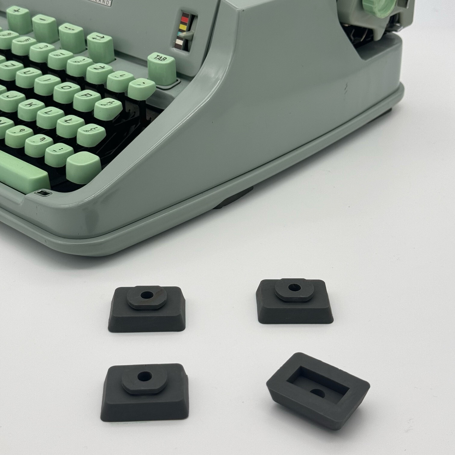 Hermes 3000 Portable Typewriter Foot Pad Mounting Screw Parts