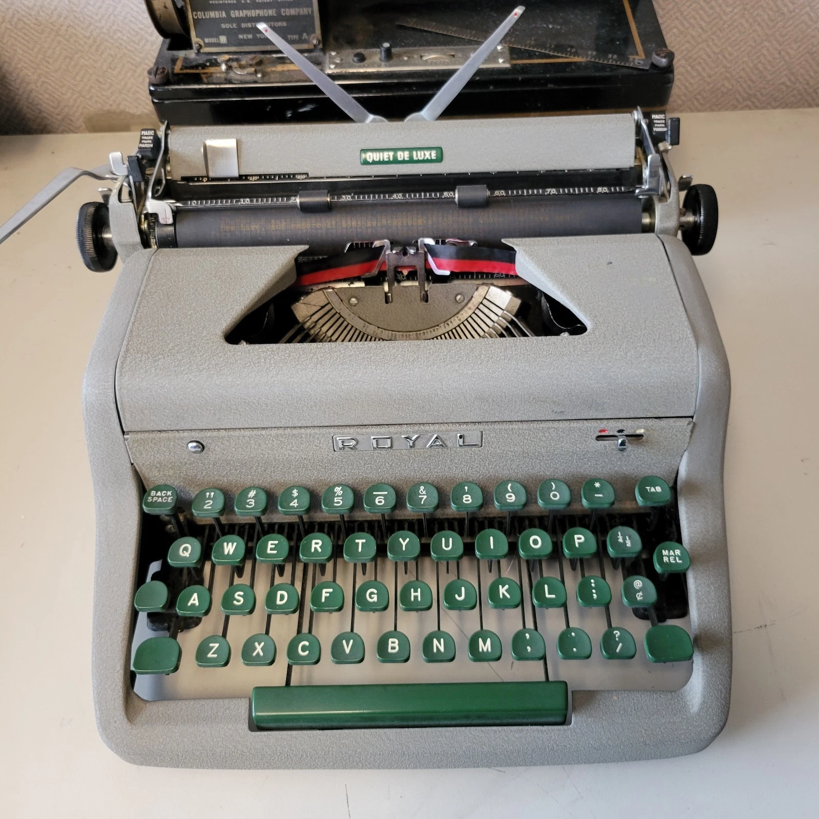 Royal Quiet De Luxe Portable Typewriter (Gray, Green Keys)