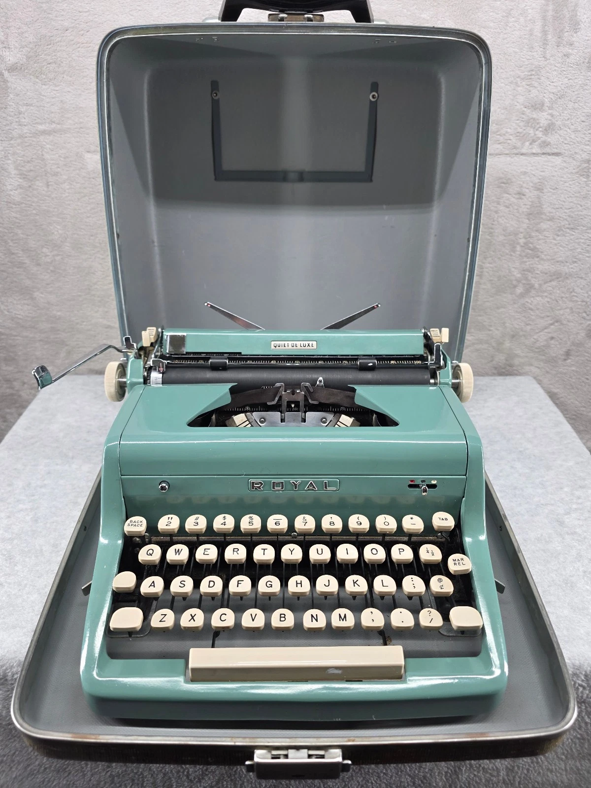 Royal Quiet De Luxe Typewriter