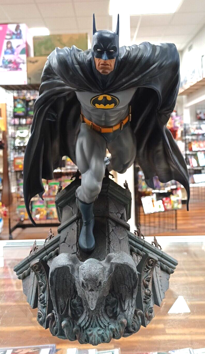 BATMAN 1972 1/6 Scale Statue 2021 XM Studios Limited 300
