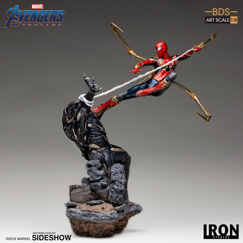 Iron Studios Deluxe Iron Spider Man Vs Outrider 1/10 Statue
