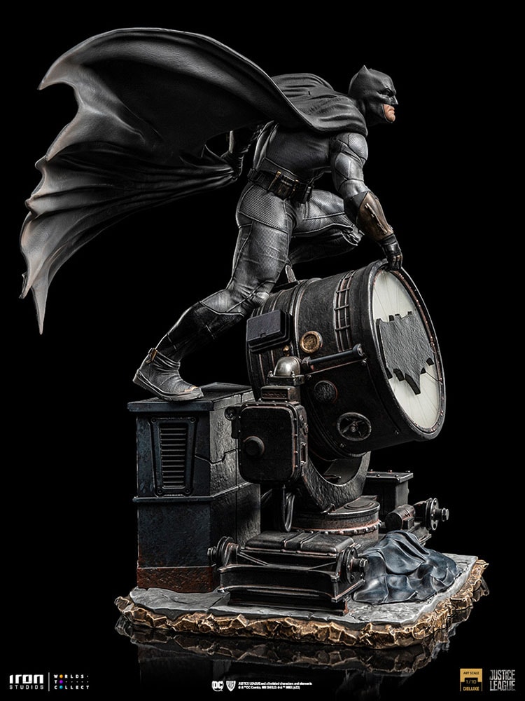 Iron Studios Justice League Batman On Signal 1/10 LIGHT DOES NOT WORK